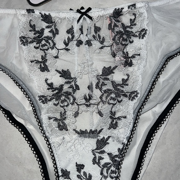 Victoria's Secret Embroidered Lace Keyhole Cheekini Panty XL - Picture 6 of 7